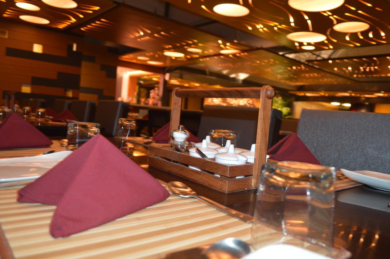 7 Wonders Hotel Gandhinagar Eksteriør billede